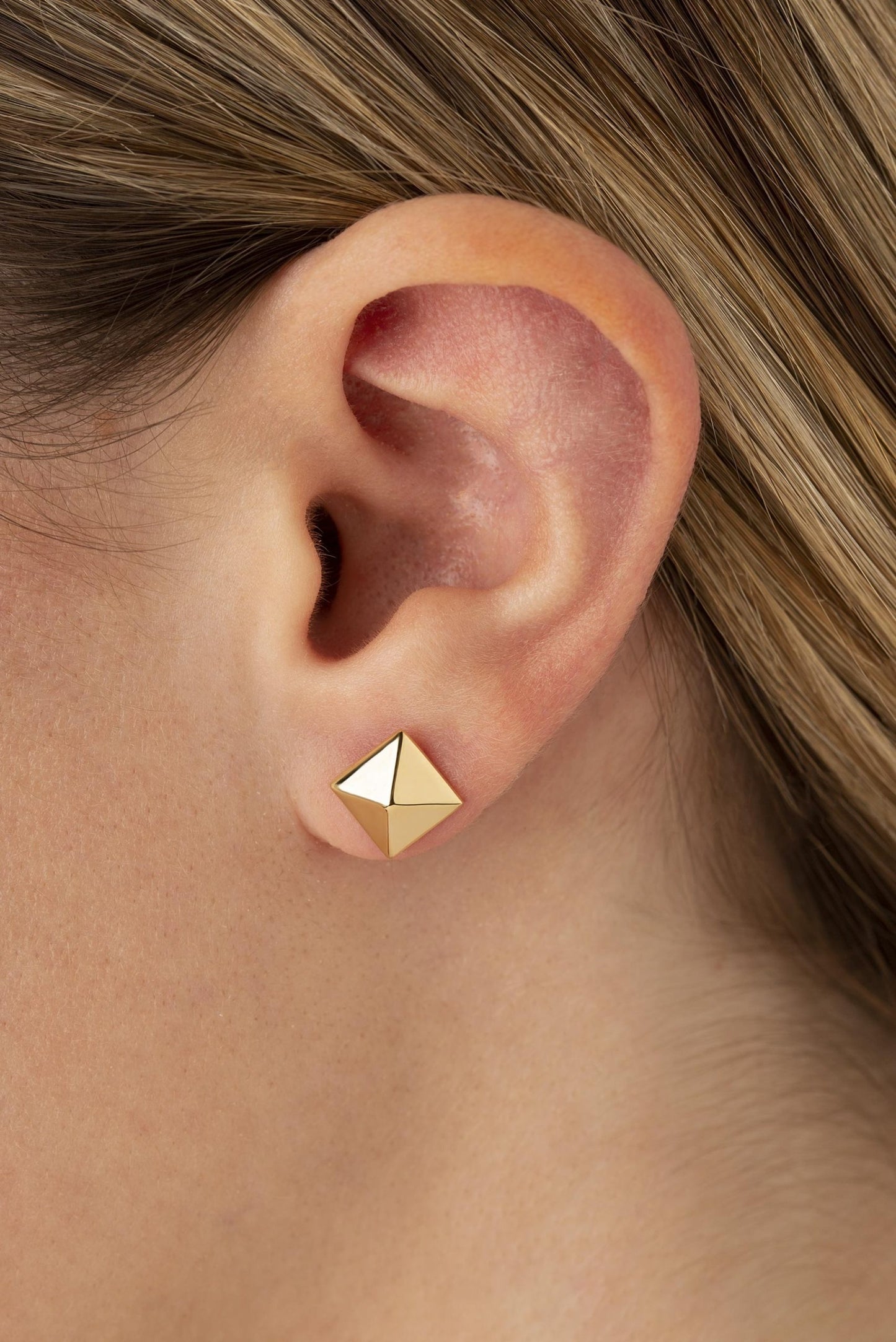 14kR Pyramid Stud Earring 04/481R