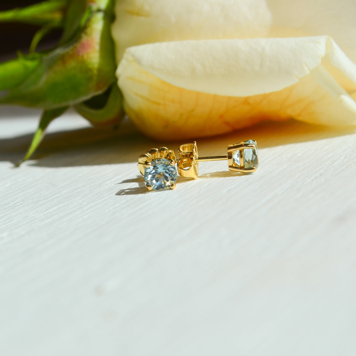 14kY 1.09cttw Aquamarine Stud Earrings