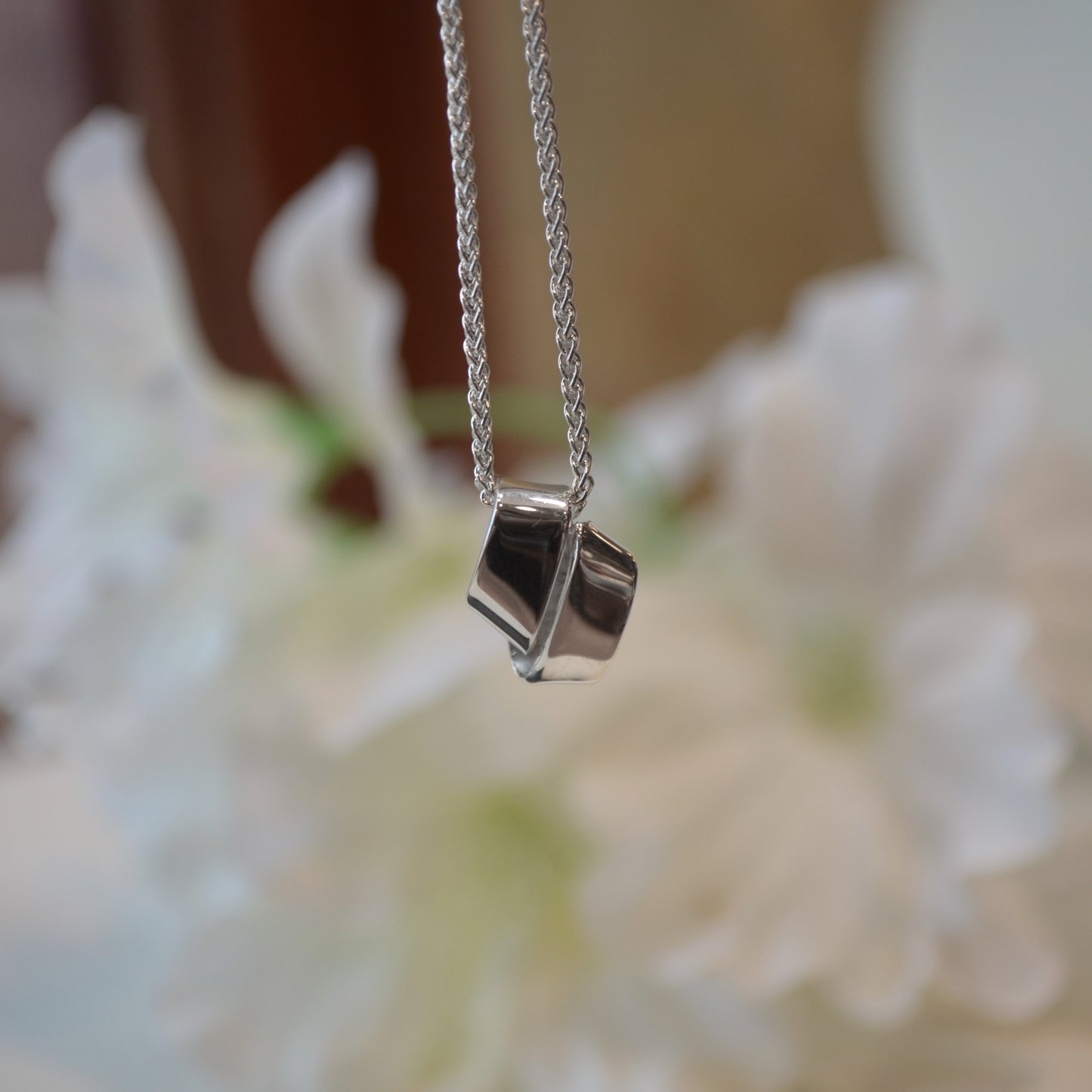 SS Love Knot Necklace PE68012