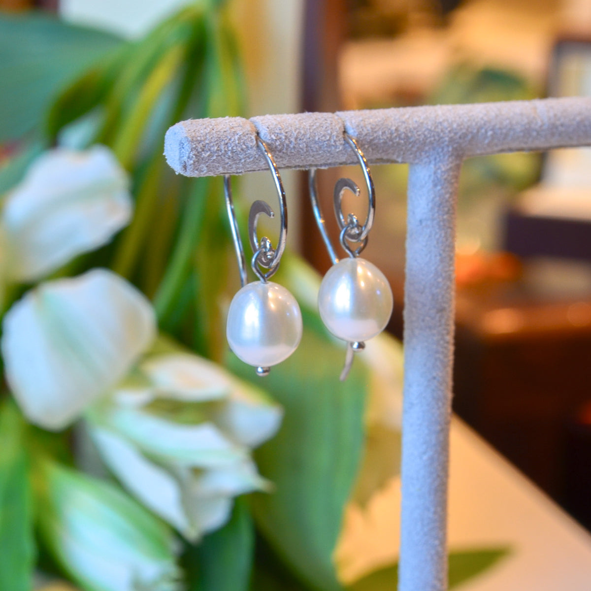 SS Curved Wire Hook Pearl Drop 6181PP-SS