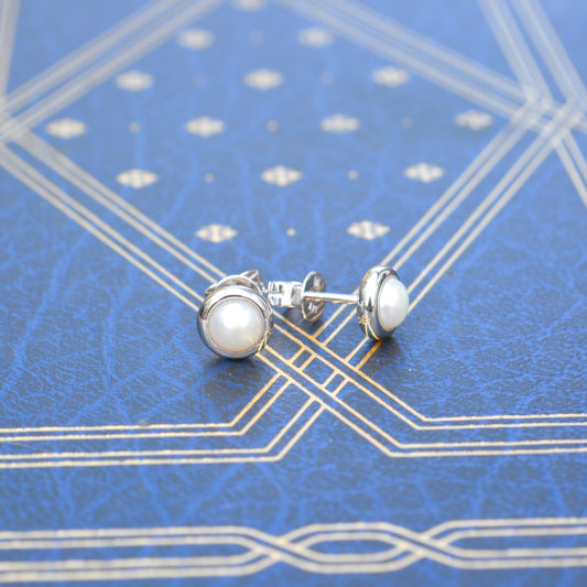 14kW Cultured Pearl Bezel Stud SC55025172
