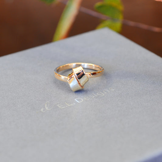 YG Love Knot Ring RI68020-7