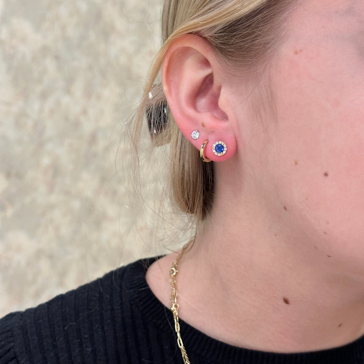 18kY .76cttw Sapphire .11cttw Diamond Stud