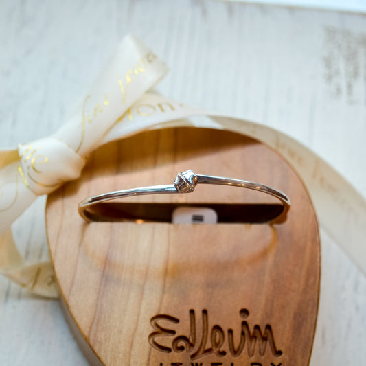 SS Petite Love Knot Bracelet BR68112-LM