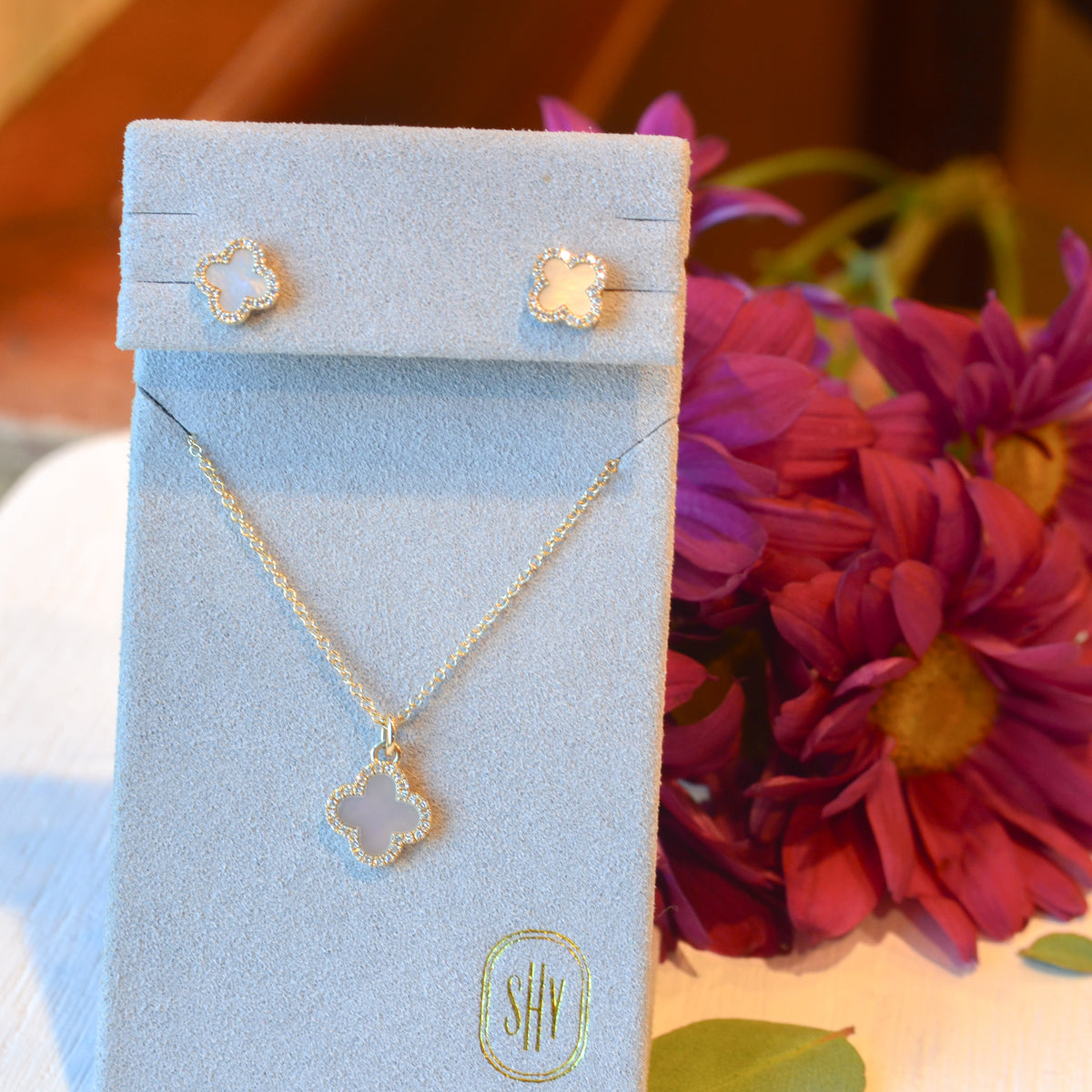 14kY .35cttw MOP & .11cttw Diamond Clover Earring SC55025137V2