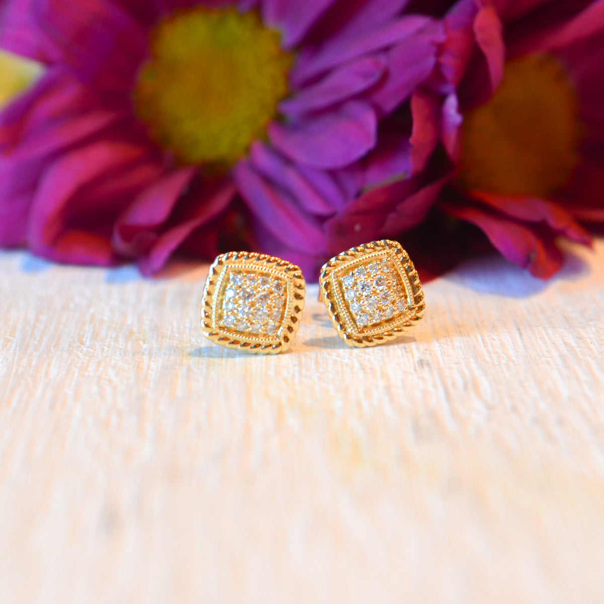 14kY .17cttw Diamond Cluster Stud EG11556Y45JJ