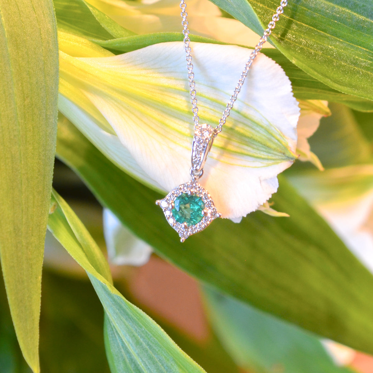 14kW .29ct Emerald .15cttw Diamond Necklace GNM41LDWDEM