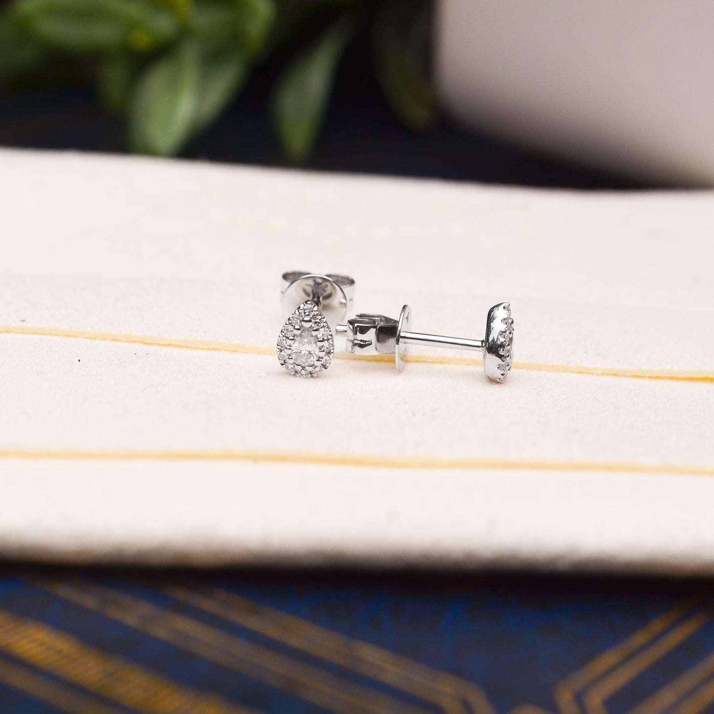 14kW .18cttw Diamond Pear Shape Stud SC55019375