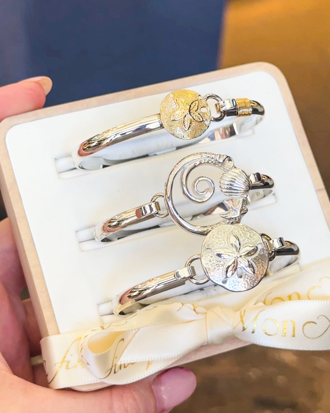 SS/YG Sand Dollar Bracelet NBT025-65