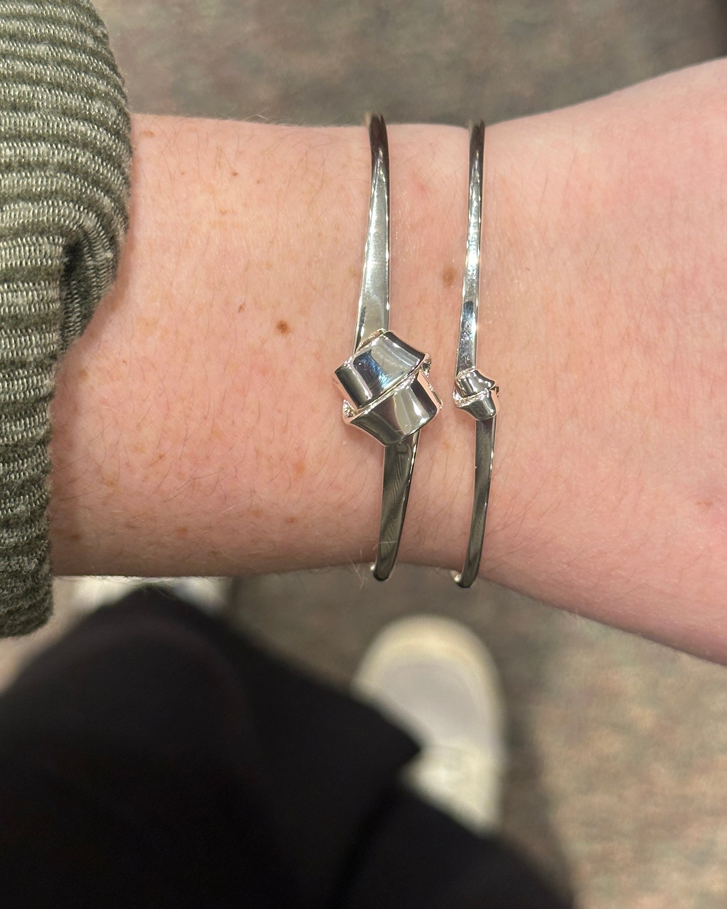 SS Petite Love Knot Bracelet BR68112-LM