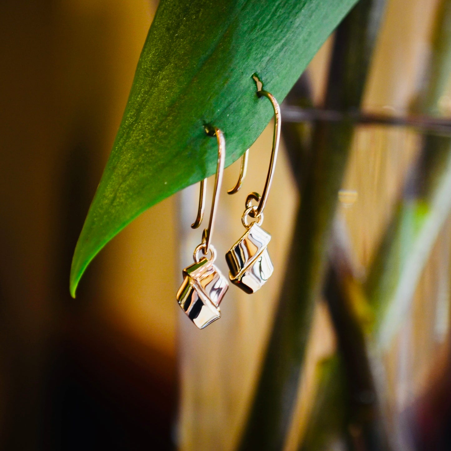 14kY Love Knot Dangle Earring EA48022