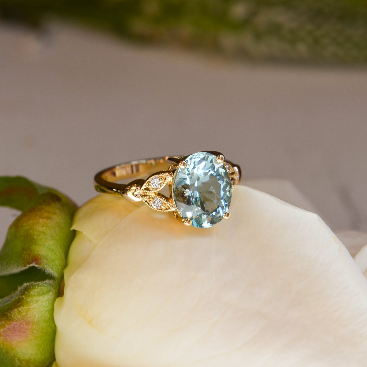 14kY 2.24ct Aquamarine .05cttw Diamond Ring
