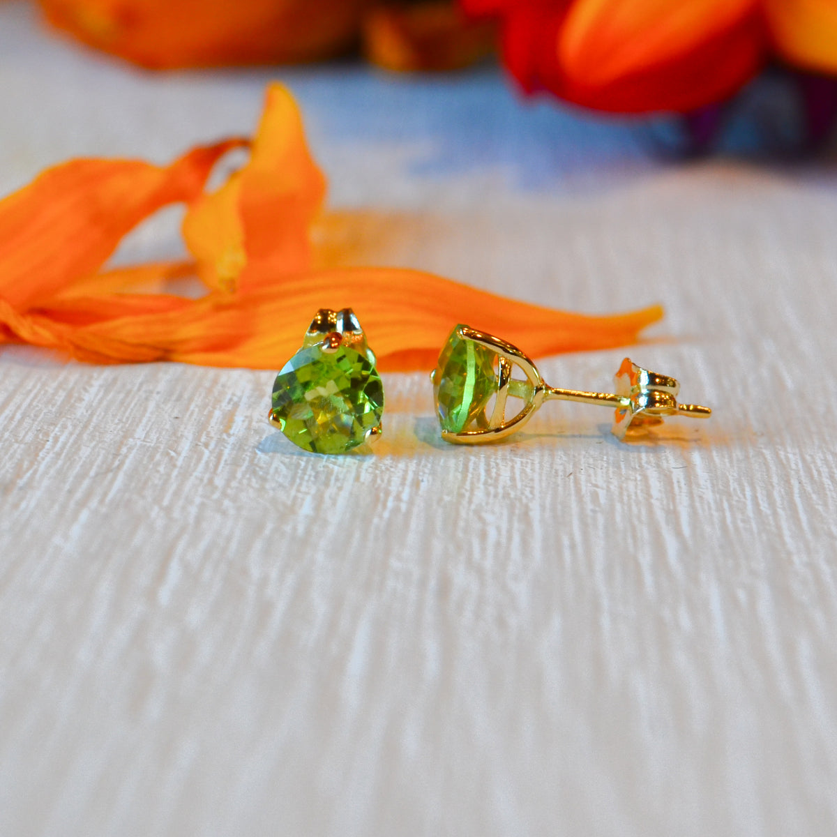 14kY 6mm Peridot Stud 01/814-08