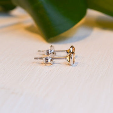 14kW 4mm Citrine Bezel Stud