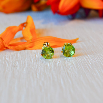 14kY 6mm Peridot Stud 01/814-08
