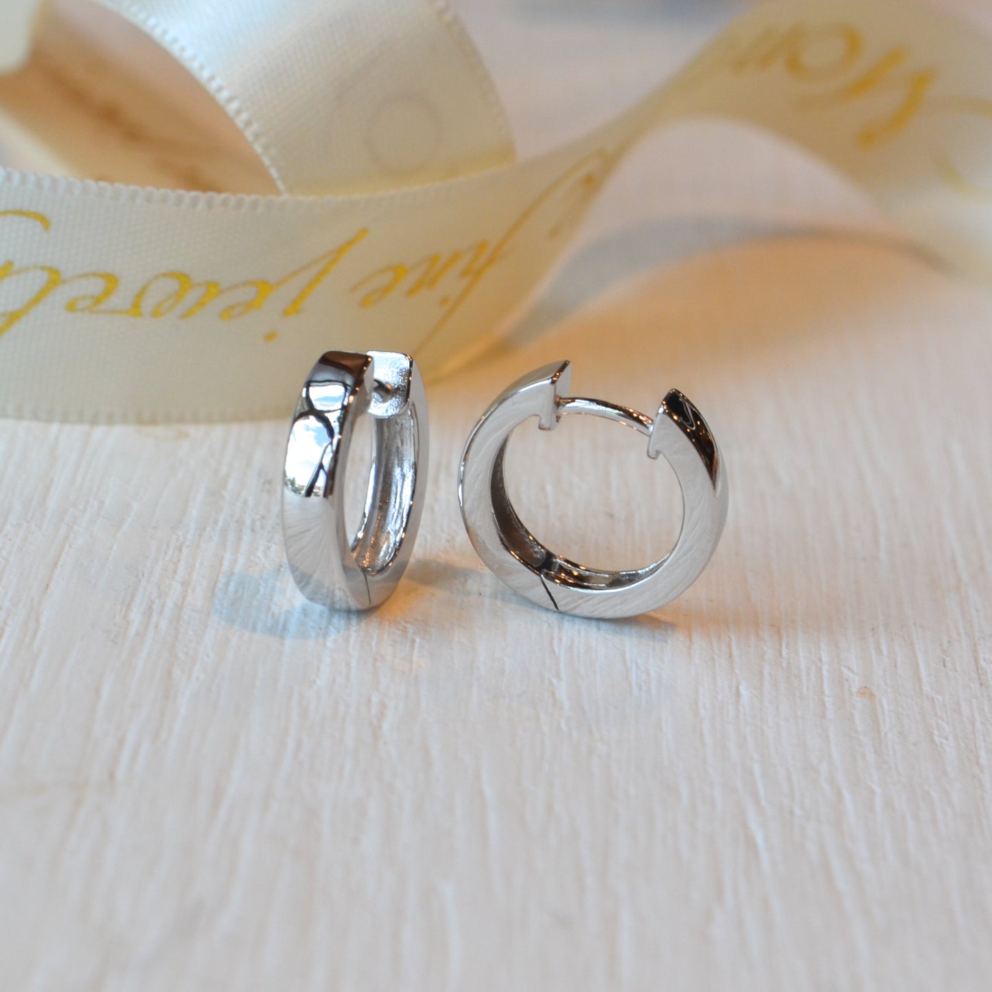 SS 15.5mm Hinged Huggie Hoop SEY53TL