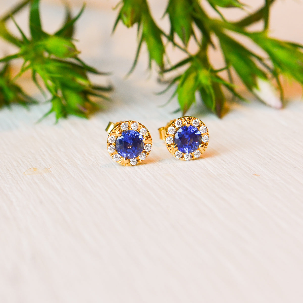 18kY .76cttw Sapphire .11cttw Diamond Stud