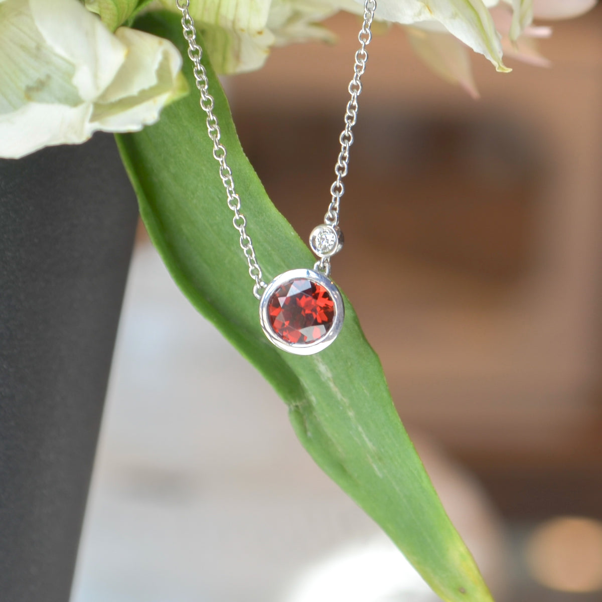 SS 1.04ct Garnet & .02ct Dia Neck NK5241SV5GN-17.5