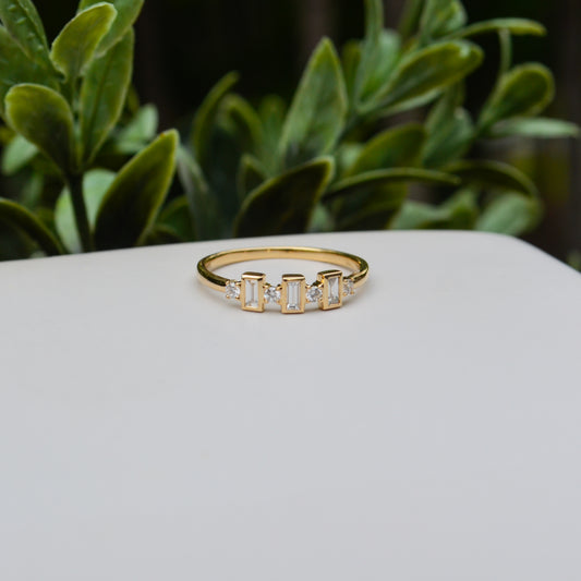 14kY .27cttw Baguette/Round Diamond Ring SC22005089