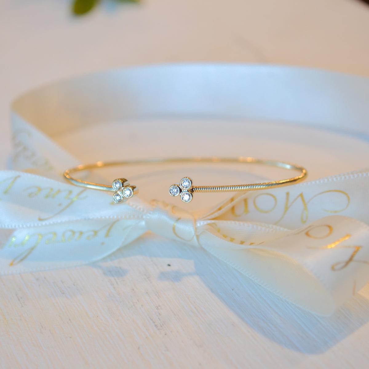 14kY .14cttw Diamond Bezel Clover Flexible Bangle B22001184ZS