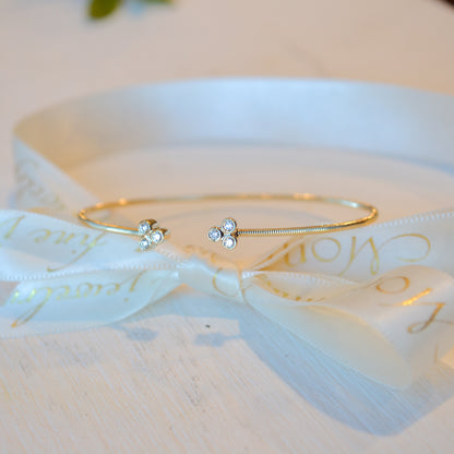 14kY .14cttw Diamond Bezel Clover Flexible Bangle B22001184ZS