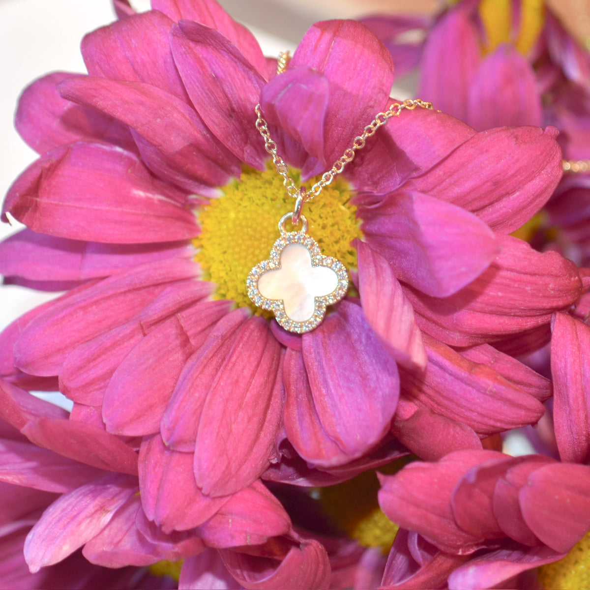 14kY .41ct MOP .08cttw Diamond Clover Necklace SC55025140