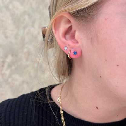 18kY .78cttw Sapphire Stud