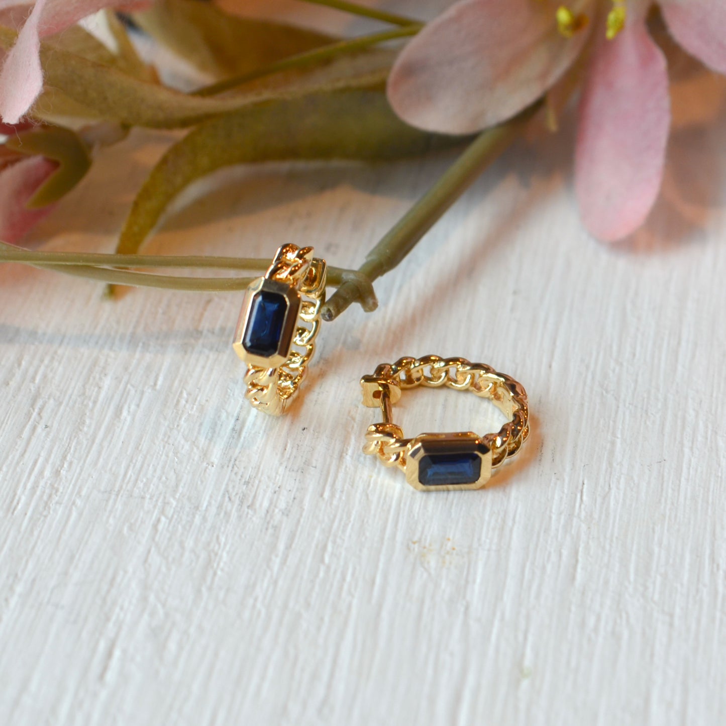 14kY .71cttw Sapphire Link Hoop SC36214700