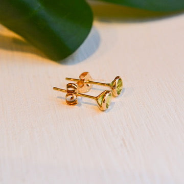 14kY 4mm Peridot Bezel Stud