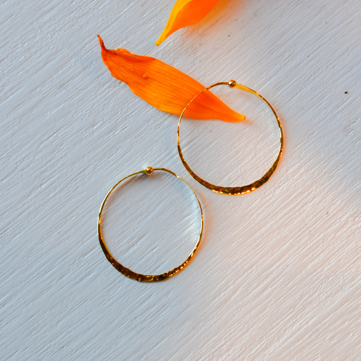 14kY Flat Hammered Endless Hoop 362200