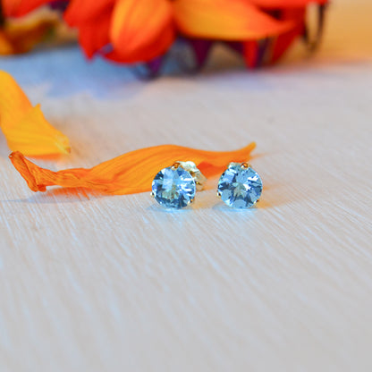 14kY 6mm Swiss Blue Topaz Stud 01/814-12