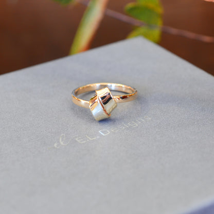 YG Love Knot Ring RI68020-7