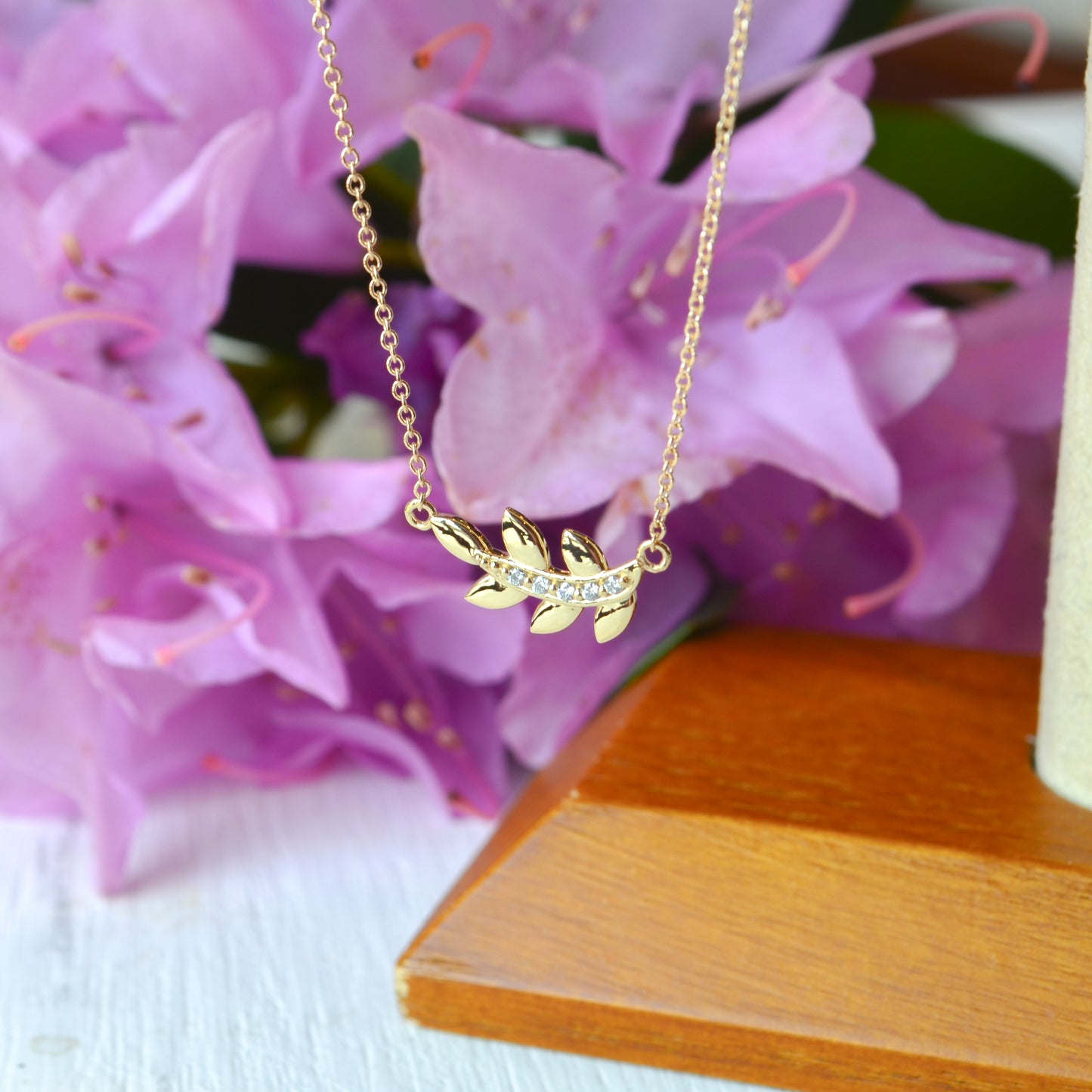 14kY .03cttw Diamond Leaf Necklace 88697 - 16"