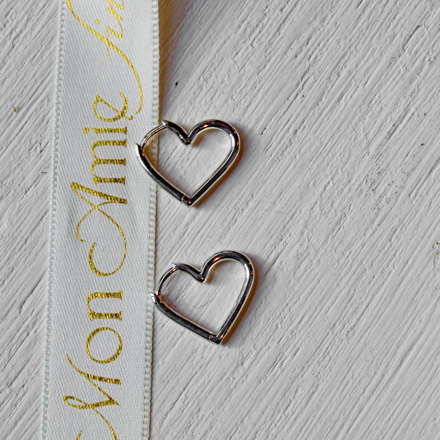 SS 15mm Heart Hinged Hoop 88100