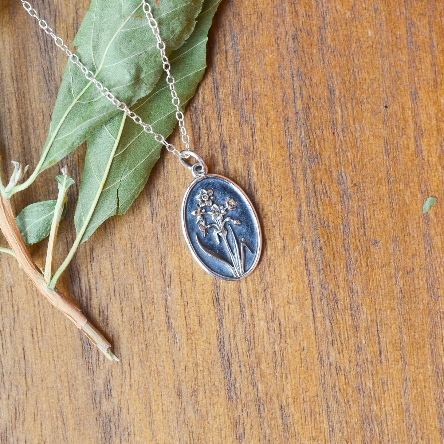 SS Narcissus Flower Necklace 65906318 - 18.5"
