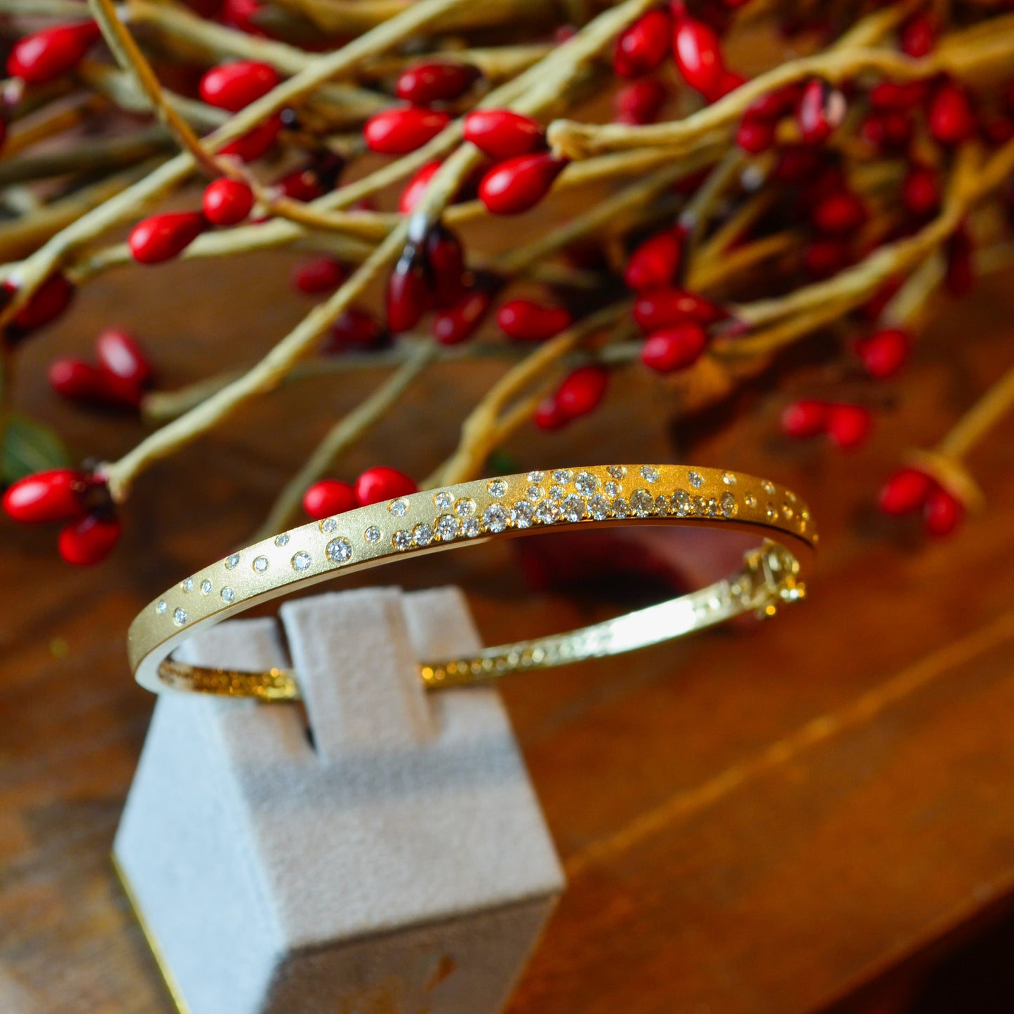 14kY .83cttw Diamond Scatter Bangle AG70117D - 201Y