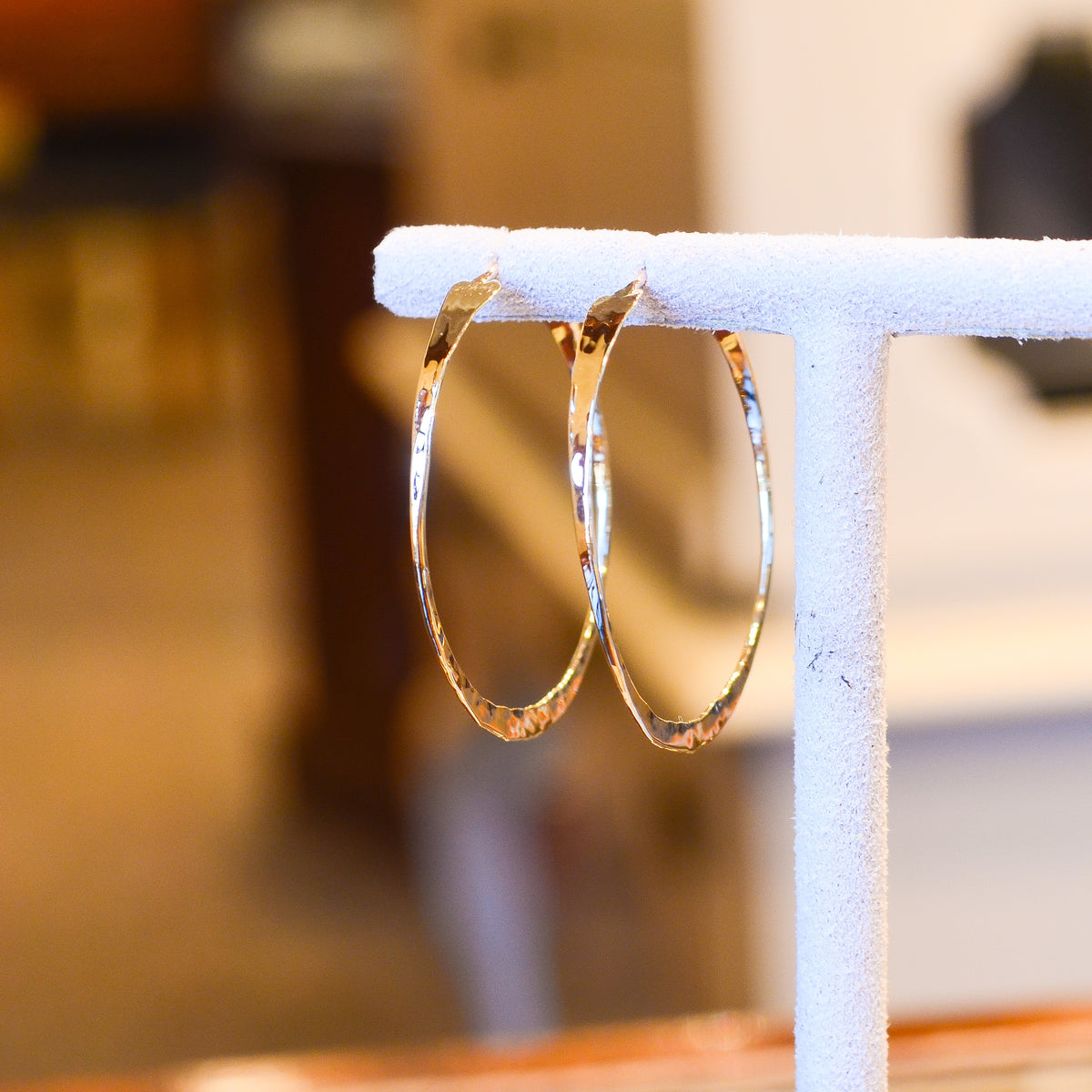 14kY Flat Hammered Endless Hoop 362200
