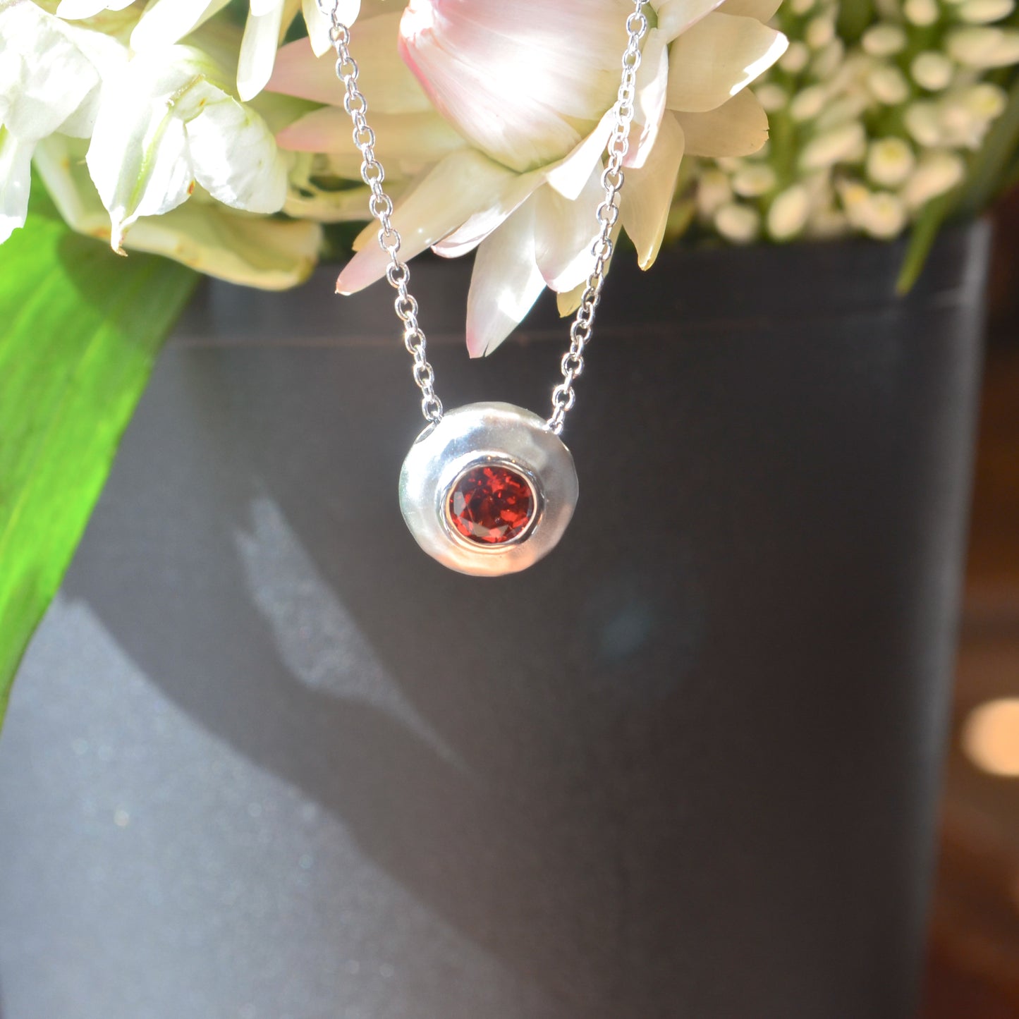 SS .60ct Garnet Hammered Bezel Necklace NK3889SVJGN