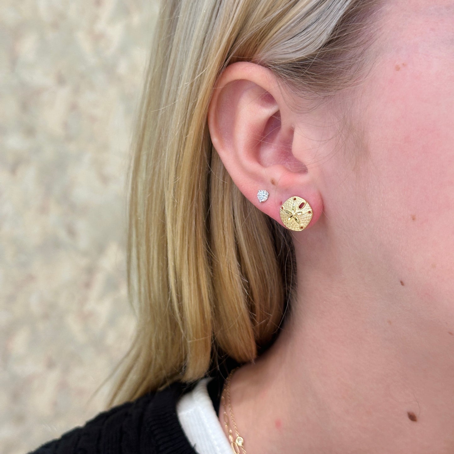 14kY Sand Dollar Earring 02/190