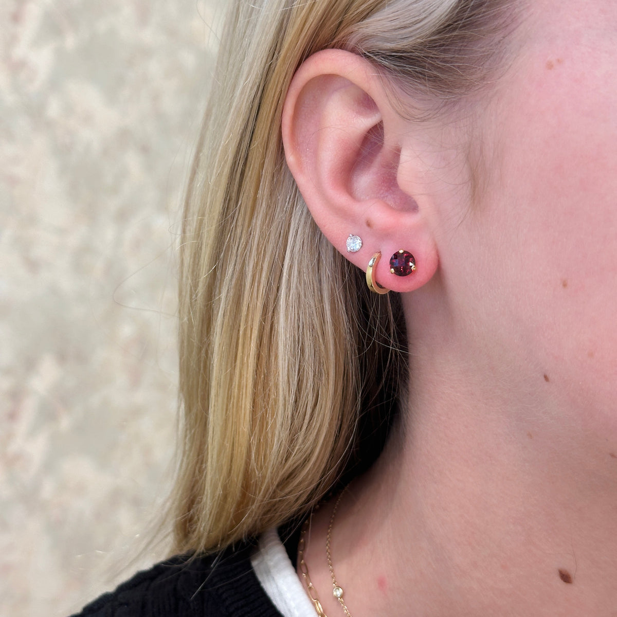 14kY 6mm Garnet Stud 01/814-01