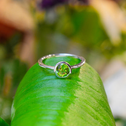 SS .87ct Peridot Ring LR52090SVJPE - 6.5