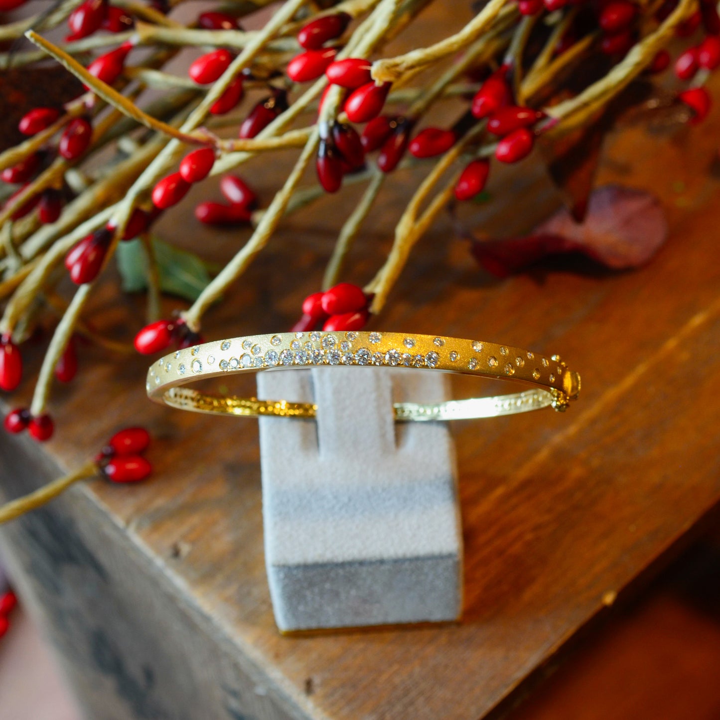 14kY .83cttw Diamond Scatter Bangle AG70117D - 201Y