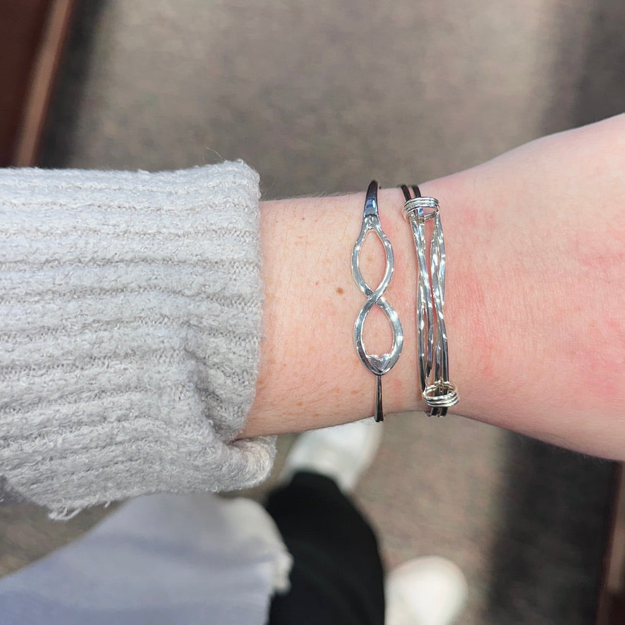 SS Signature Twist Bracelet BR26812-LM