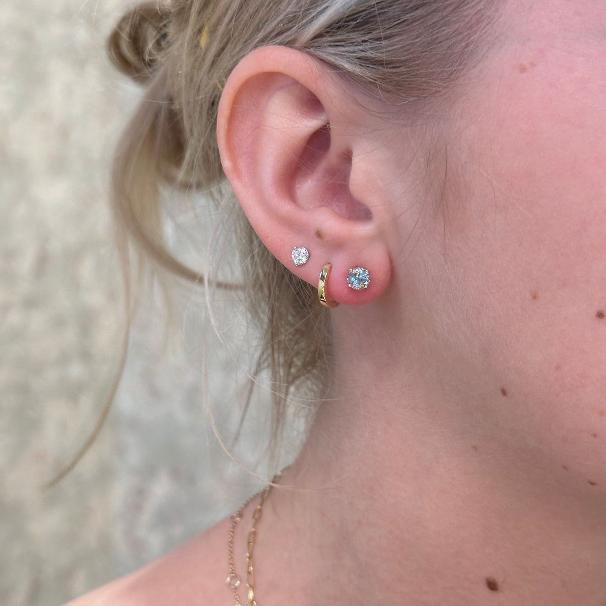 14kY 1.09cttw Aquamarine Stud Earrings