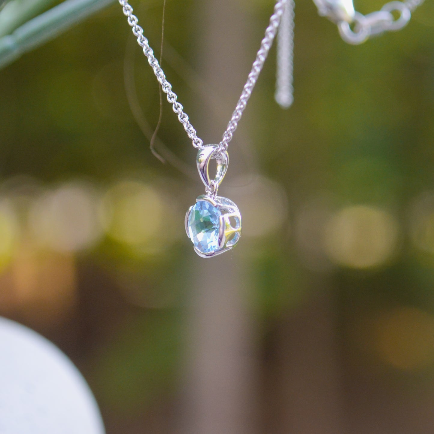 14kW .95ct Blue Topaz Pendant TPA2226CBT