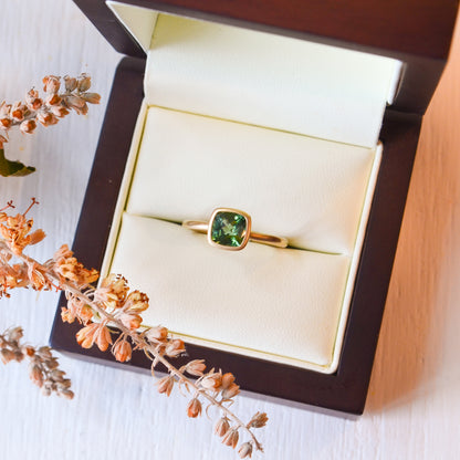 14kY .99ct Green Tourmaline Bezel Ring