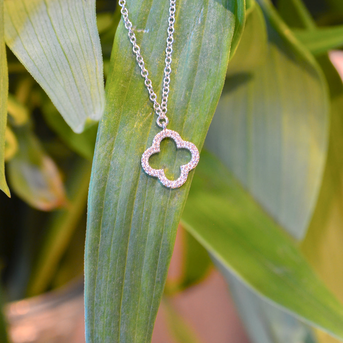 14kW .08cttw Diamond Clover Necklace SC55019617 - 15-18"