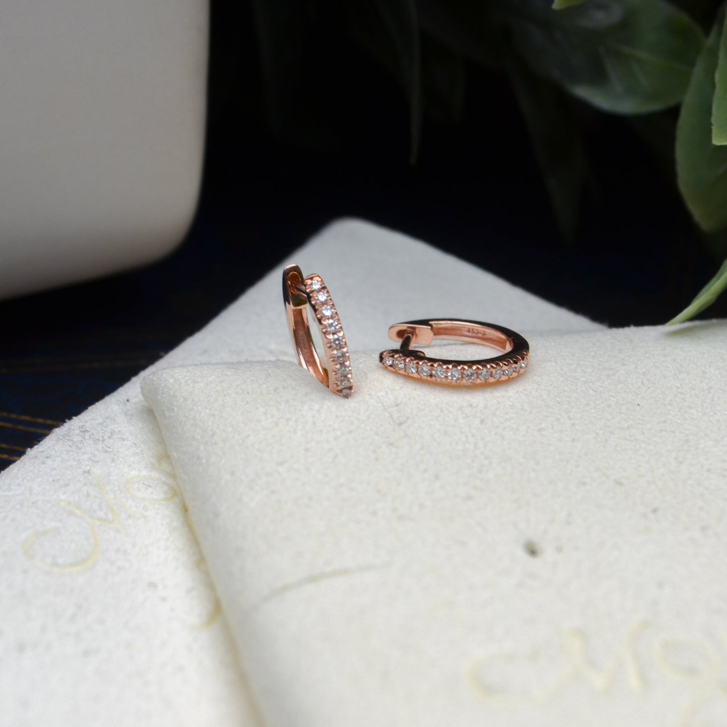 14kR .07cttw Diamond Huggie SC22004024