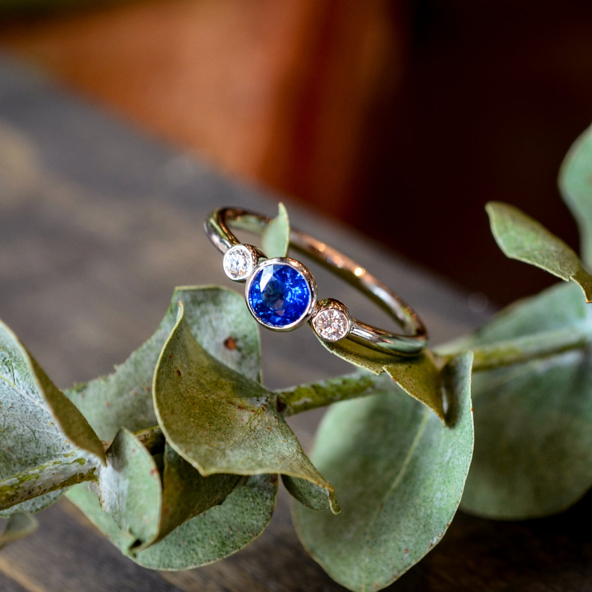 18kW .47ct Sapphire & .10ct Diamond Ring - 6.5