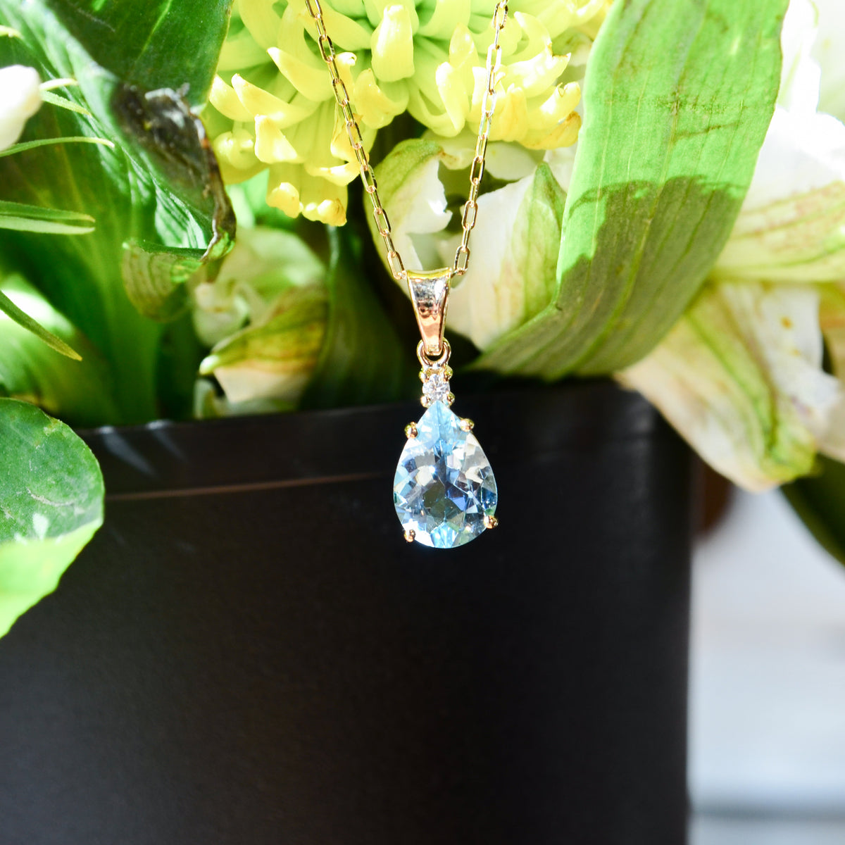 14kY 1.43ct Aquamarine .02ct Diamond Pendant